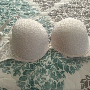 White Victoria's Secret Lace Push Up Bra in 36D